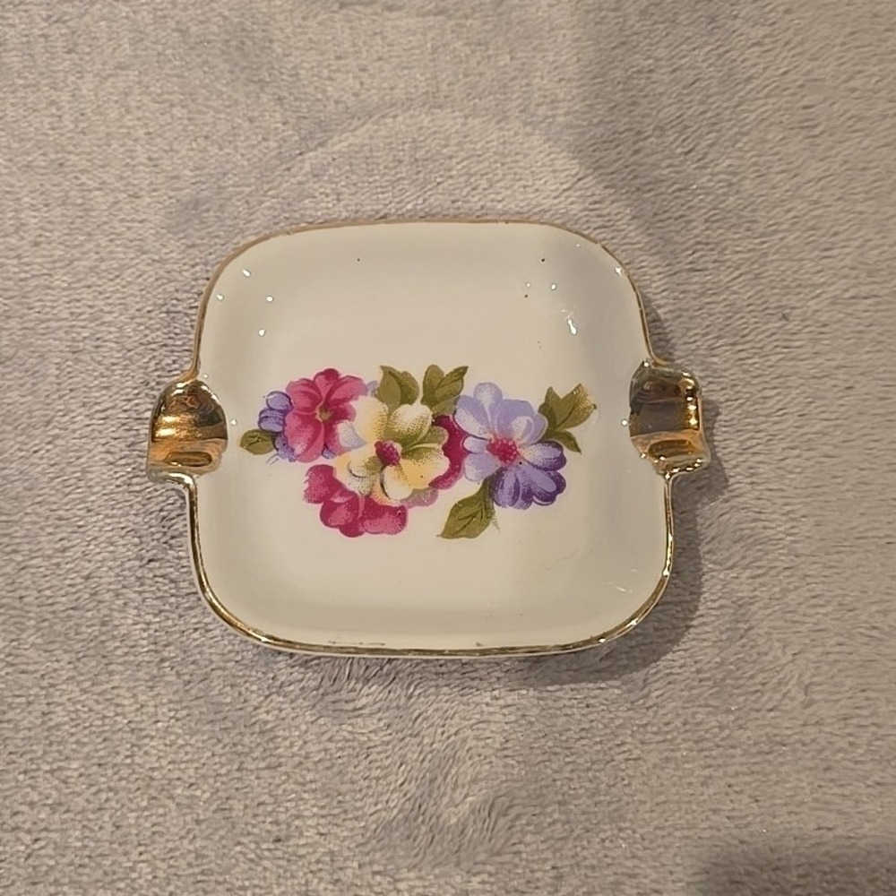 Vintage‎ Porcelain Individual Ashtray Made In Japan